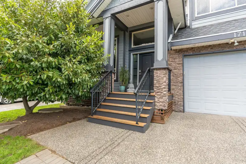 17187 64A AVENUE - photo 3 of 35