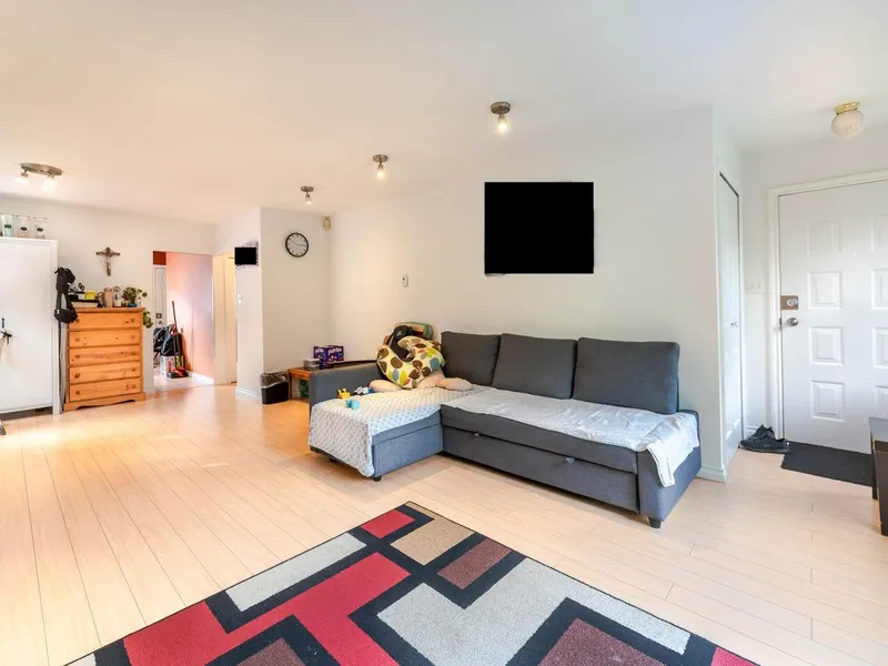 2216 E 41ST AVENUE - photo 4 of 21