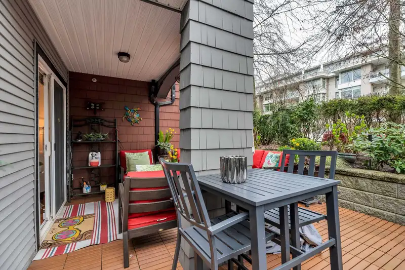 102 736 W 14TH AVENUE - photo 2 of 38