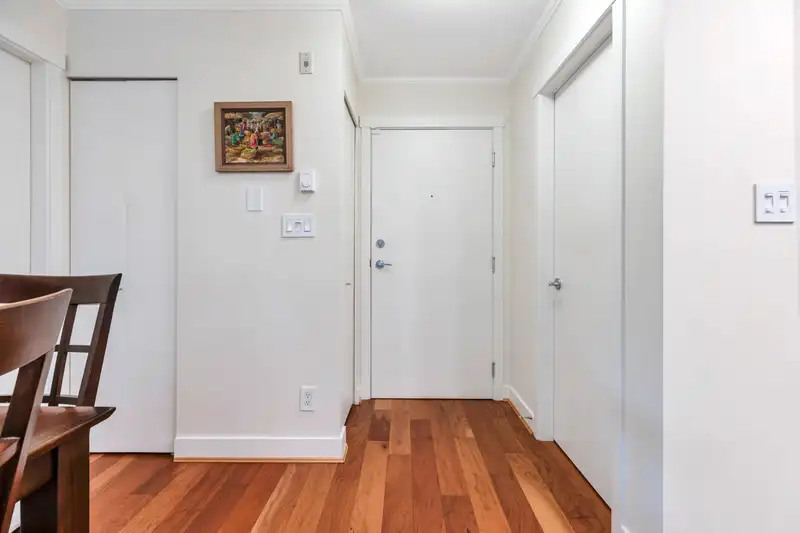 102 736 W 14TH AVENUE - photo 3 of 38