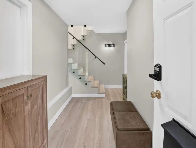 3570 LONSDALE AVENUE - photo 3 of 40