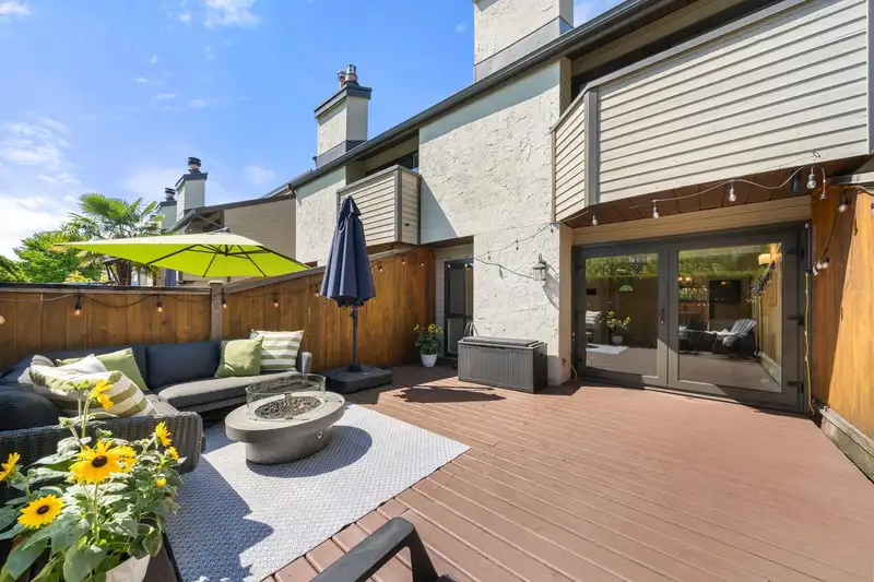18 220 E 11TH STREET - photo 1 of 40