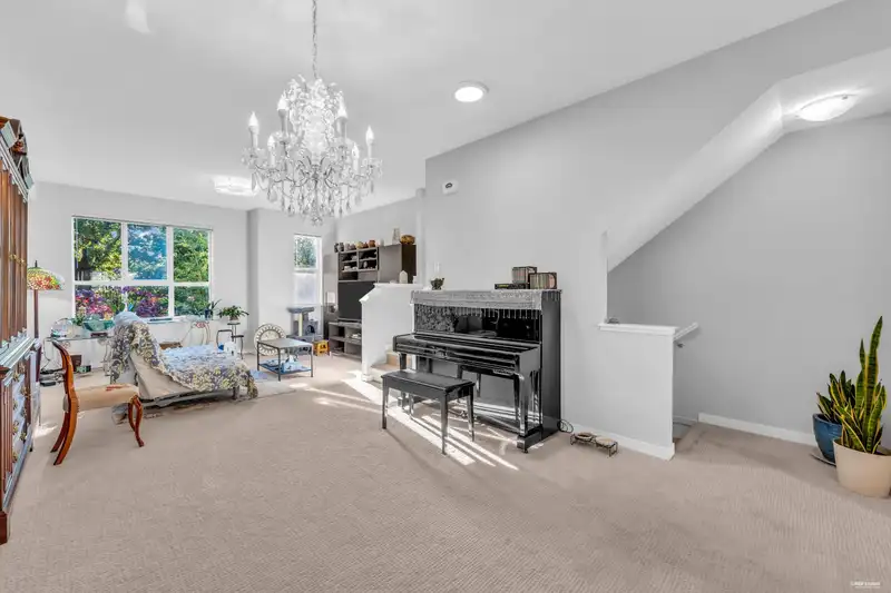 79 9566 TOMICKI AVENUE - photo 3 of 32