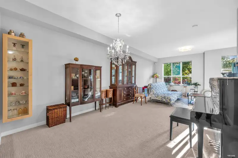 79 9566 TOMICKI AVENUE - photo 4 of 32