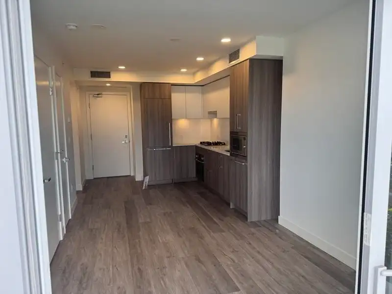 1108 9675 KING GEORGE BOULEVARD - photo 4 of 20