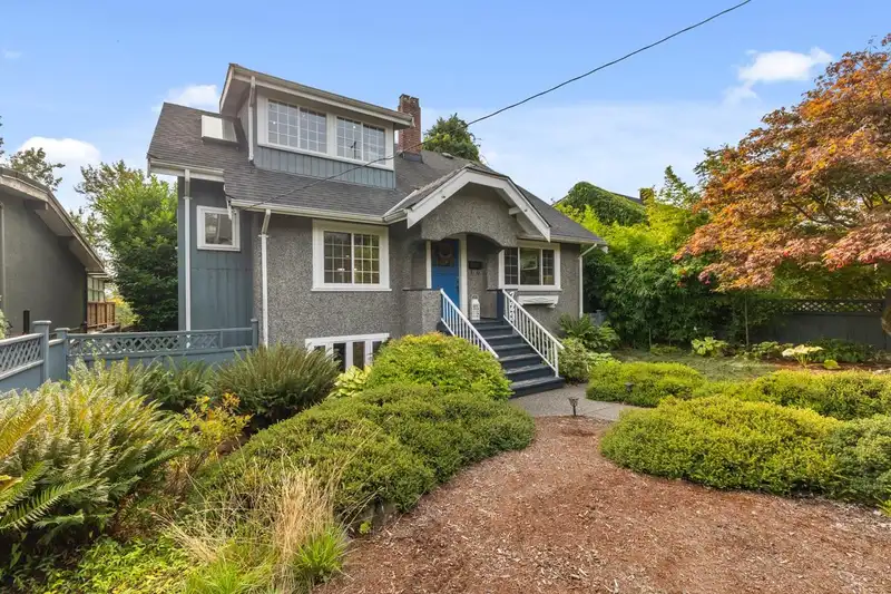 723 E 4TH STREET - photo 2 of 38