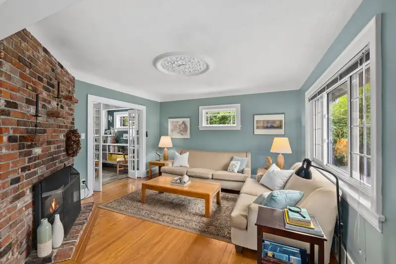 723 E 4TH STREET - photo 4 of 38