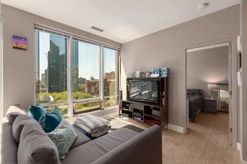 603 989 NELSON STREET - photo 2 of 18