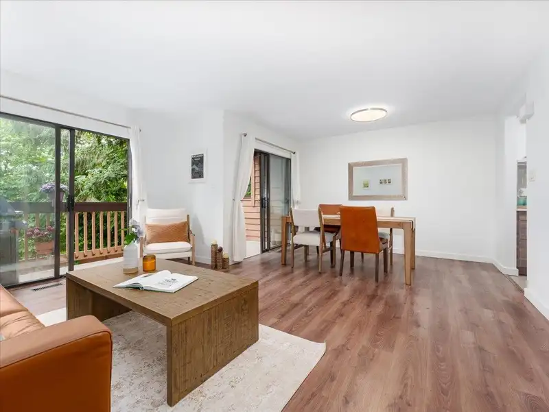 402 CARDIFF WAY - photo 4 of 32