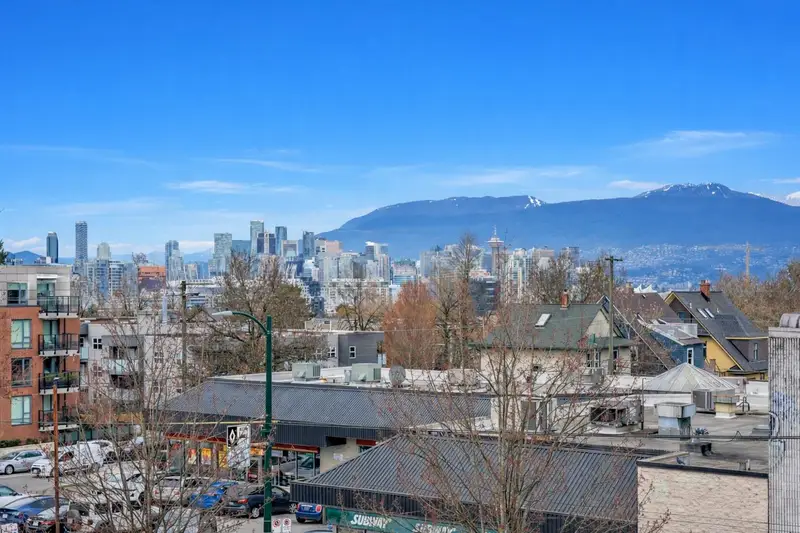 319 630 E BROADWAY - photo 2 of 21