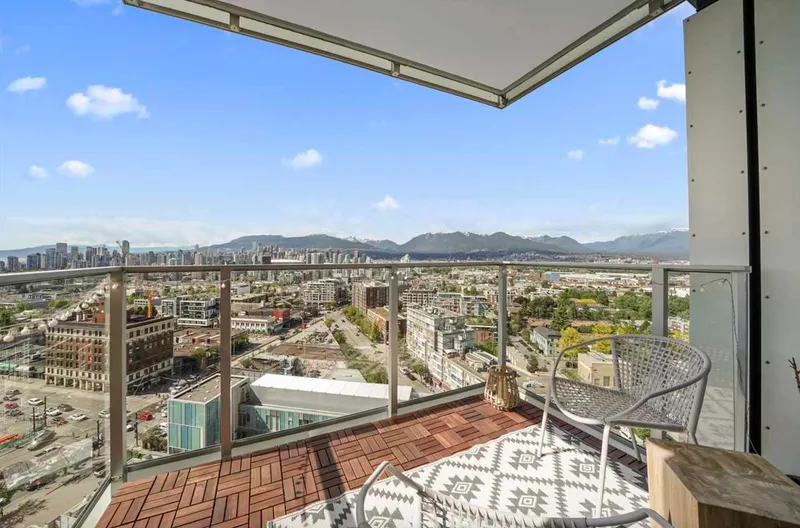 1911 285 E 10TH AVENUE - photo 1 of 25