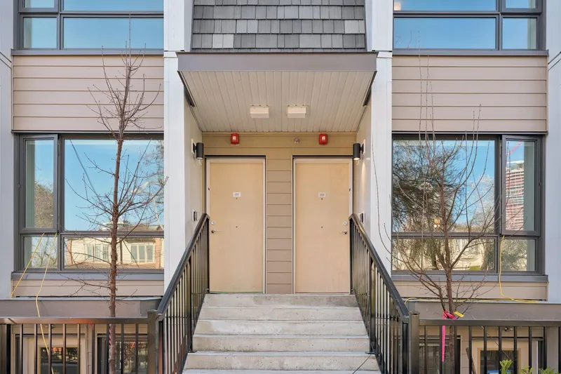 202 378 W 45TH AVENUE - photo 2 of 25