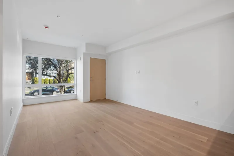 202 378 W 45TH AVENUE - photo 4 of 25