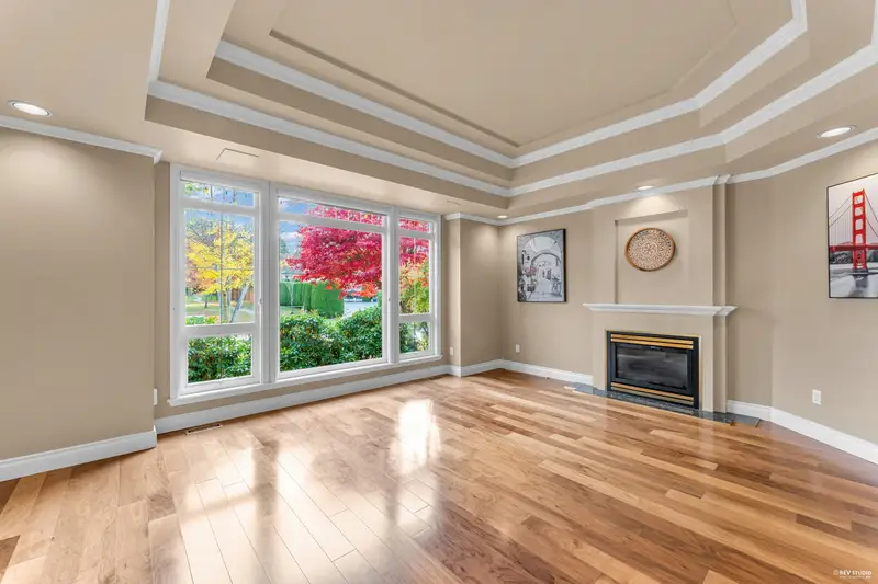 13681 21 AVENUE - photo 3 of 25