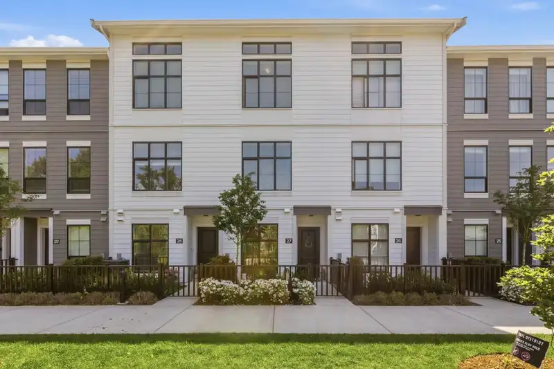 27 2774 MONTROSE AVENUE - photo 1 of 38