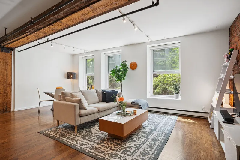 203 150 ALEXANDER STREET - photo 2 of 25