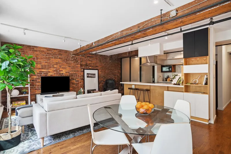 203 150 ALEXANDER STREET - photo 3 of 25