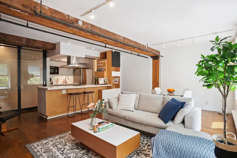 203 150 ALEXANDER STREET - photo 4 of 25