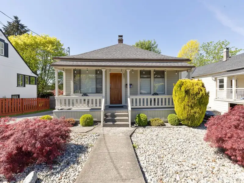 237 PRINCESS STREET - photo 1 of 40