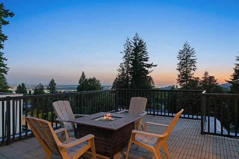 284 SANDRINGHAM CRESCENT - photo 3 of 40
