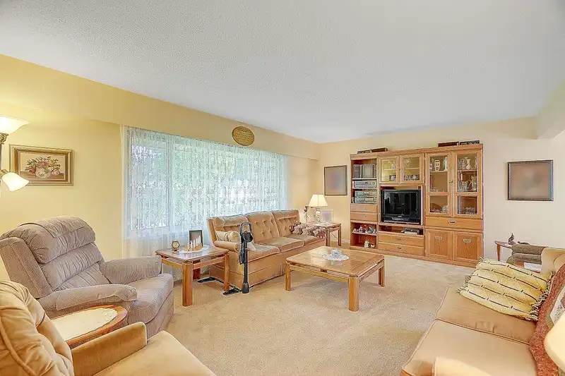 10970 JAY CRESCENT - photo 2 of 38