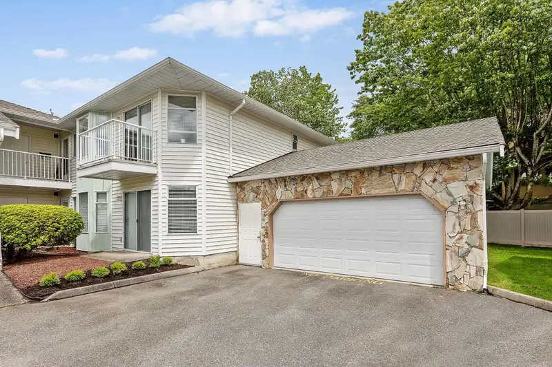 220 7156 121 STREET - photo 2 of 30