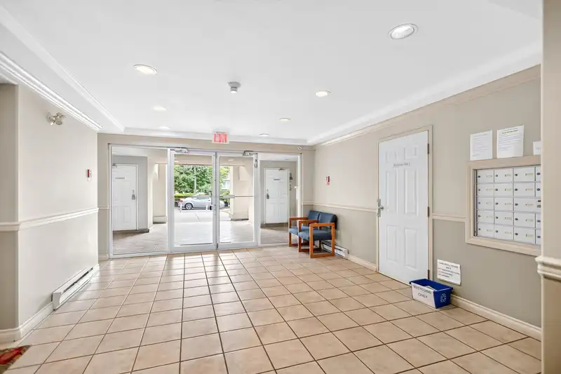 206 33675 MARSHALL ROAD - photo 3 of 35