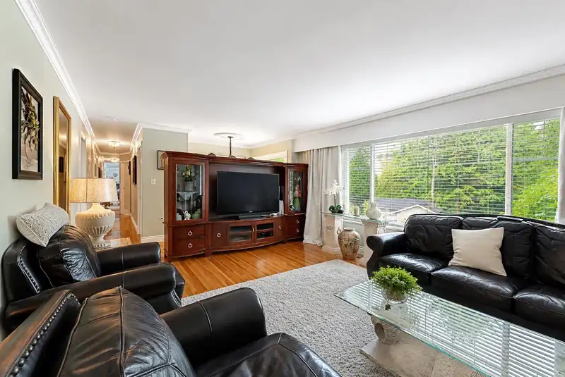 13450 112A AVENUE - photo 4 of 28