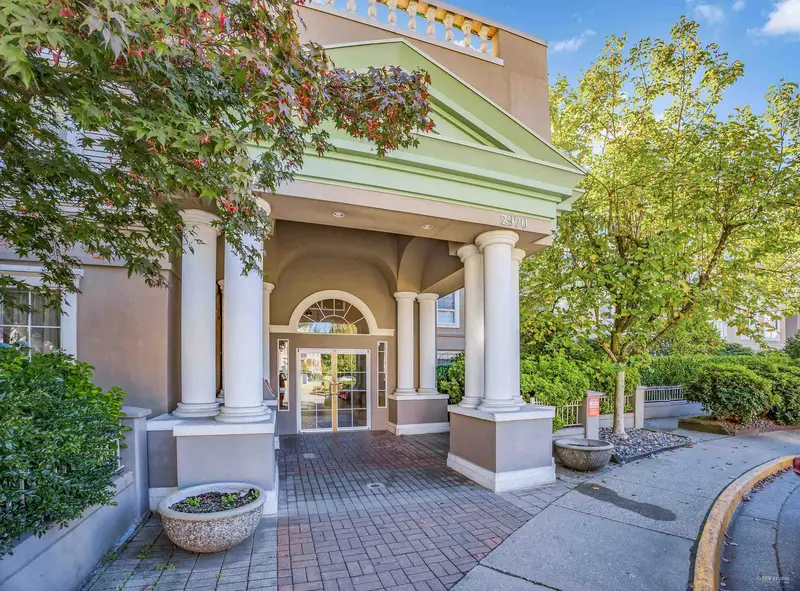 403 2970 PRINCESS CRESCENT - photo 2 of 25