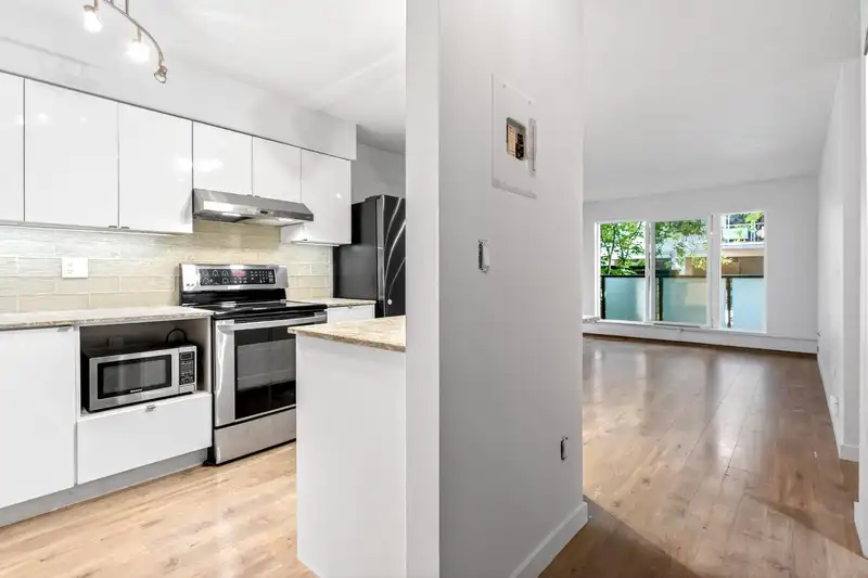 205 2328 OXFORD STREET - photo 4 of 23