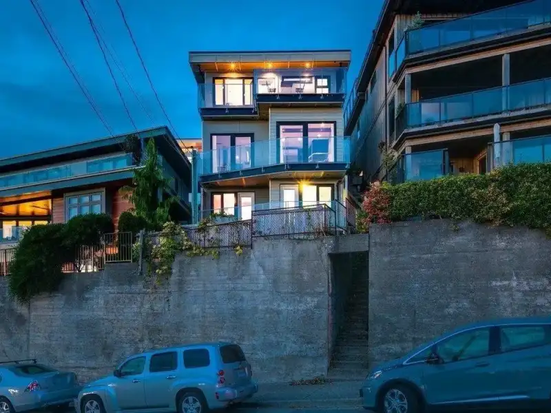 15061 VICTORIA AVENUE - photo 1 of 25