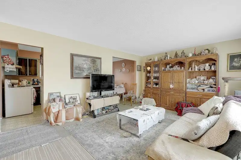 9002 BEN NEVIS CRESCENT - photo 1 of 22