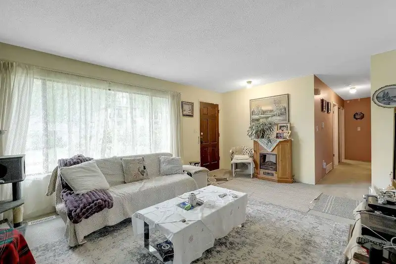 9002 BEN NEVIS CRESCENT - photo 2 of 22