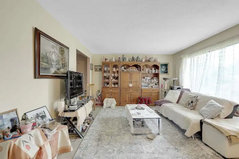 9002 BEN NEVIS CRESCENT - photo 4 of 22
