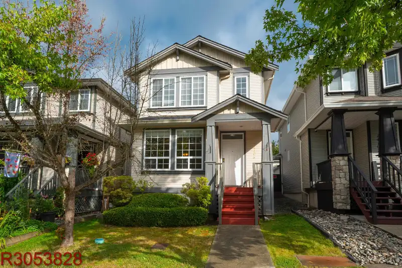 24105 102 AVENUE - photo 1 of 40
