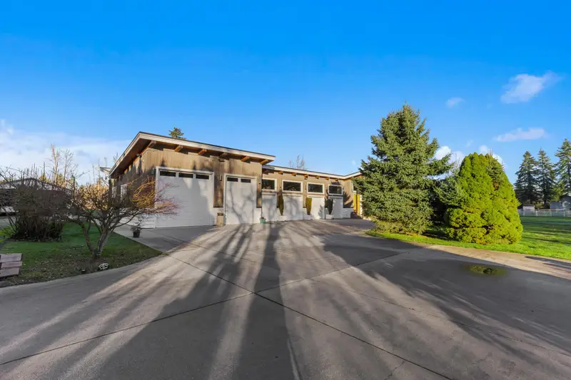 24509 36 AVENUE - photo 4 of 25