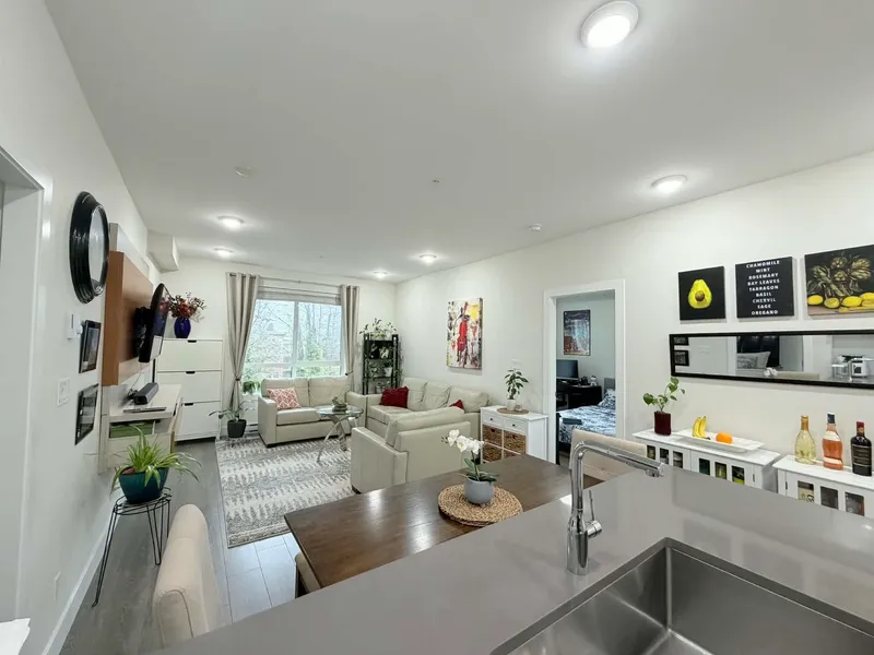 407 15351 101 AVENUE - photo 1 of 25