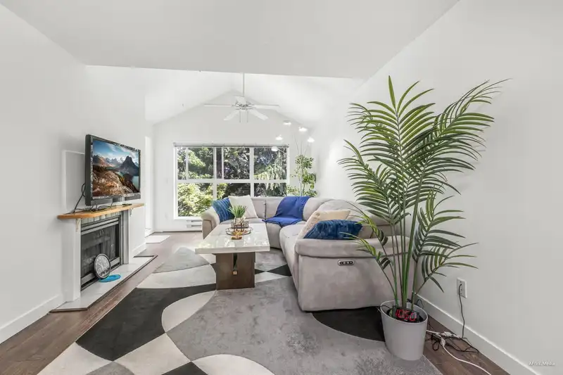 321 9688 148 STREET - photo 1 of 34