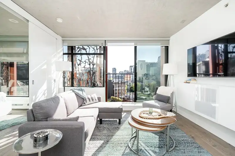 1709 128 W CORDOVA STREET - photo 2 of 39