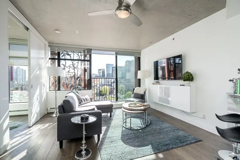 1709 128 W CORDOVA STREET - photo 4 of 39