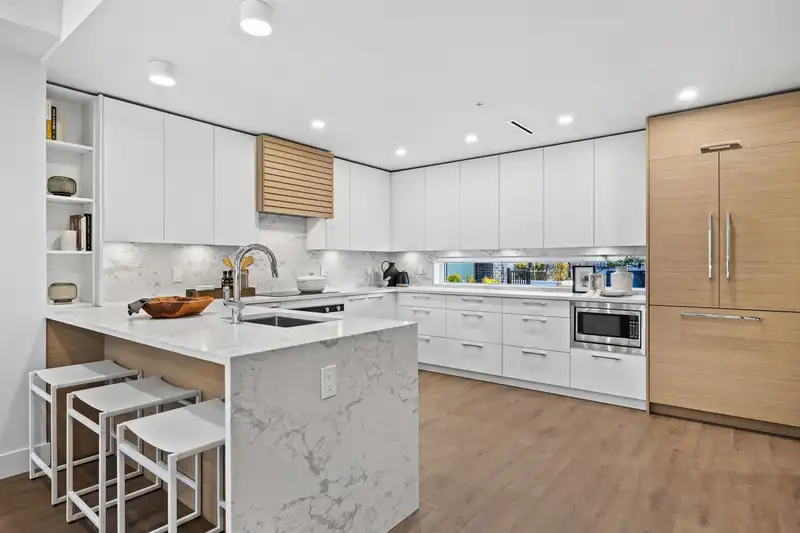3206 HIGHLAND BOULEVARD - photo 1 of 40