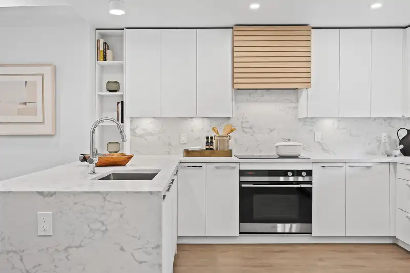 3206 HIGHLAND BOULEVARD - photo 2 of 40