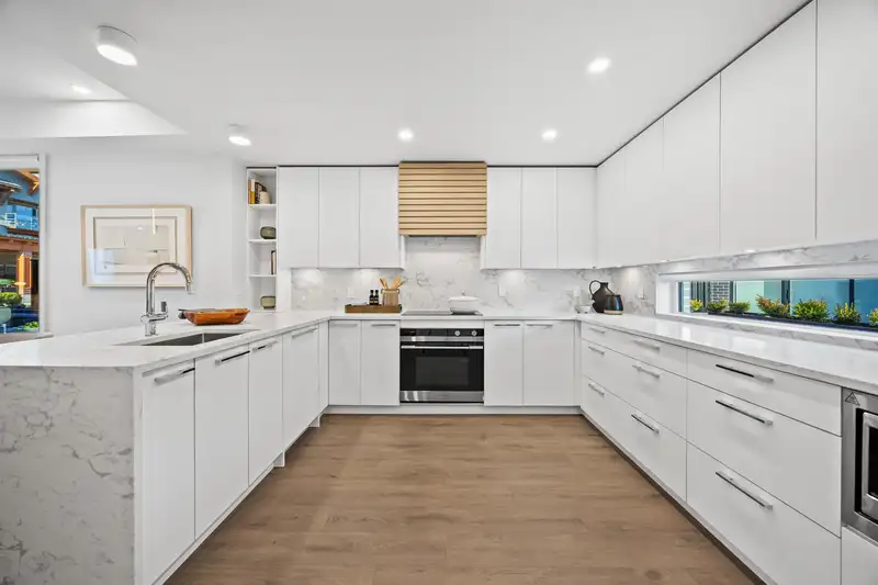 3206 HIGHLAND BOULEVARD - photo 3 of 40