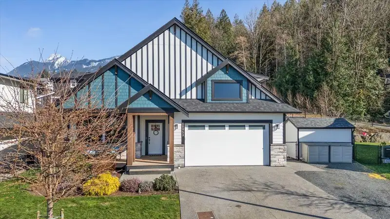 50952 SOPHIE CRESCENT - photo 2 of 34
