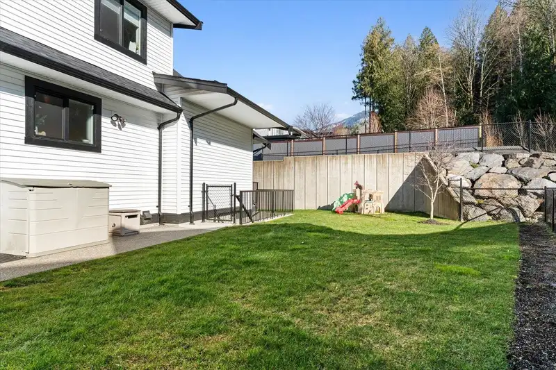 50952 SOPHIE CRESCENT - photo 4 of 34