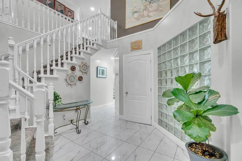 15656 92A AVENUE - photo 3 of 25