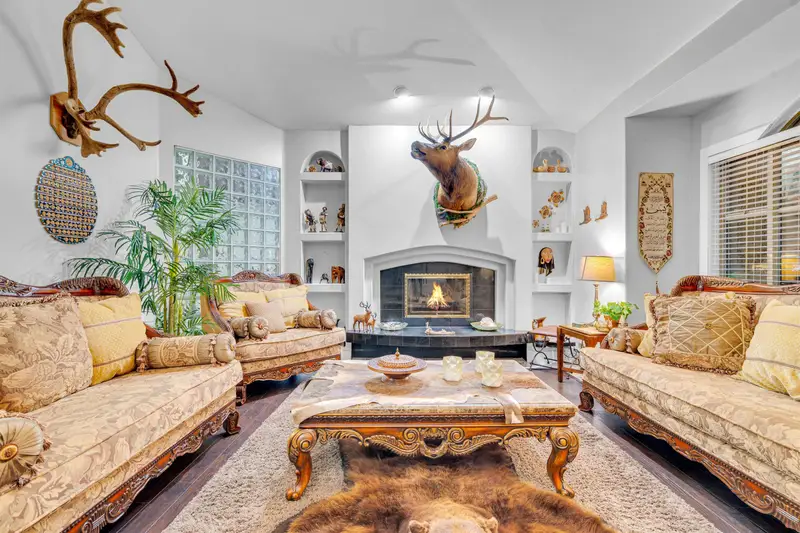 15656 92A AVENUE - photo 4 of 25