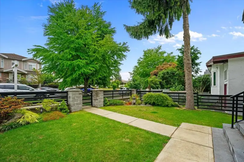 3179 E 16TH AVENUE - photo 3 of 40