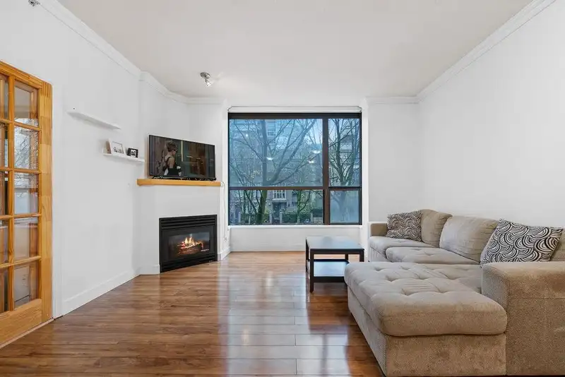 206 928 RICHARDS STREET - photo 2 of 39