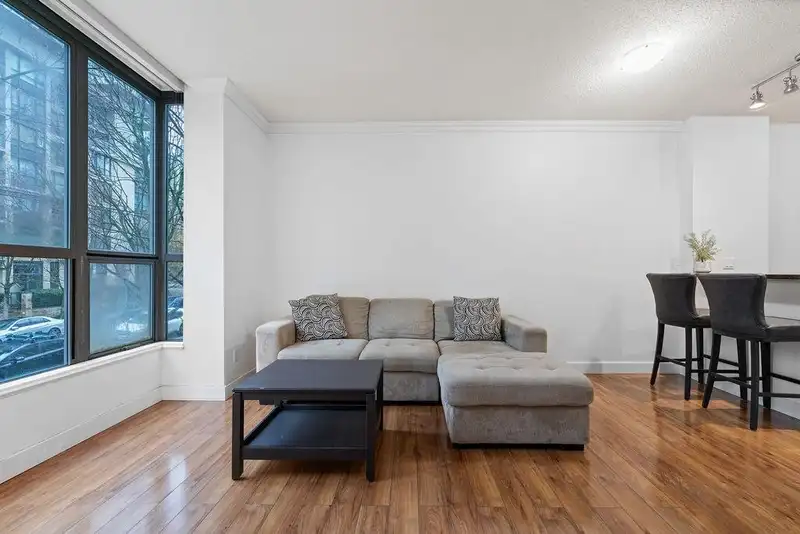 206 928 RICHARDS STREET - photo 3 of 39